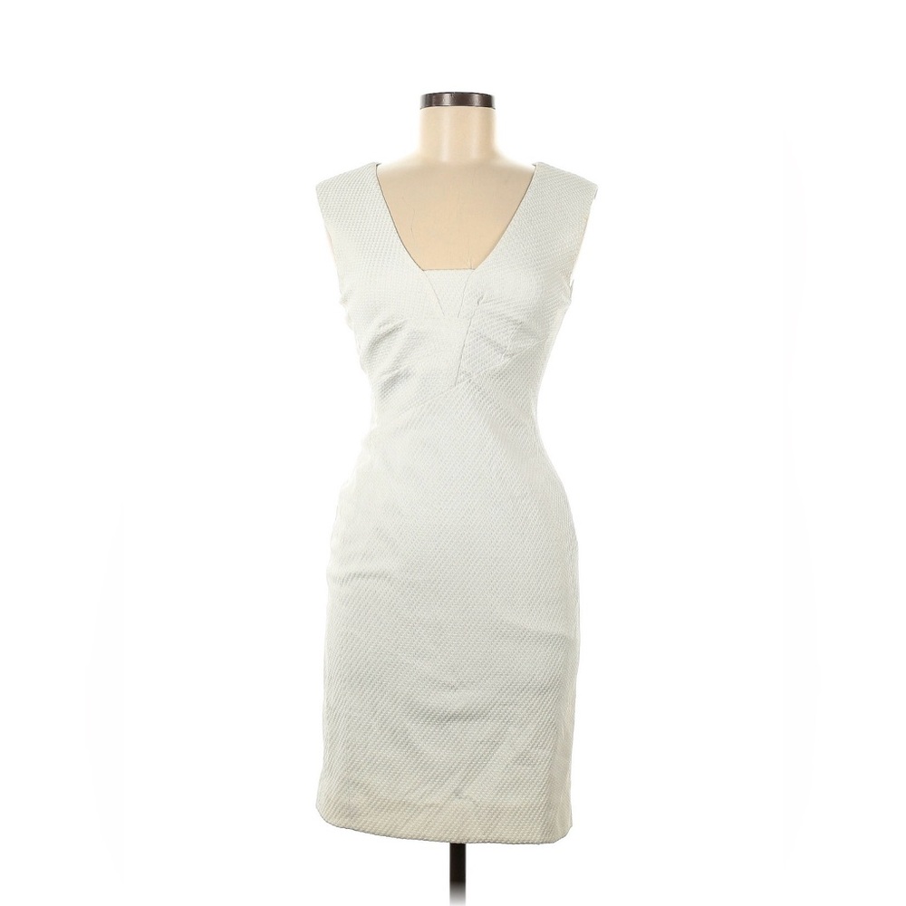 Reiss Elegant White Textured V-Neck Sheath Dress